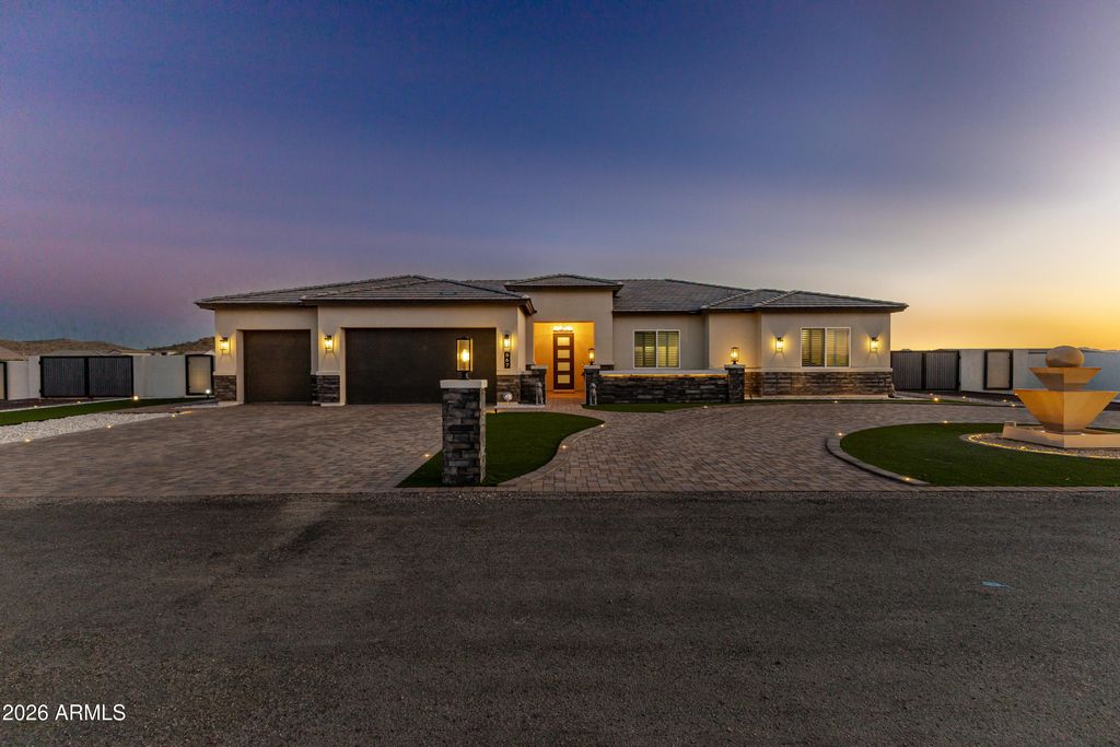 667 W PATRICK Place, San Tan Valley, AZ 85143