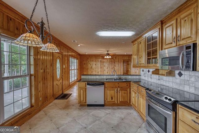 255 Old Hardy Farm Road, Jackson, GA 30233