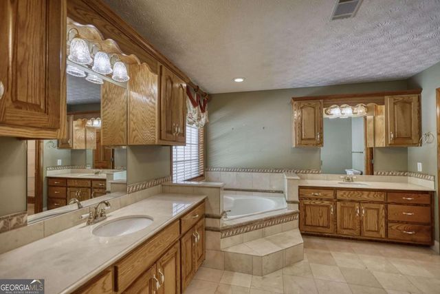 255 Old Hardy Farm Road, Jackson, GA 30233