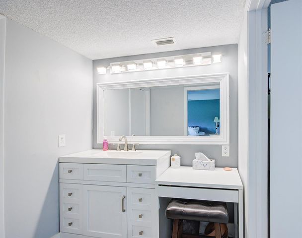 6698 10th Avenue N 109, Lake Worth, FL 33467
