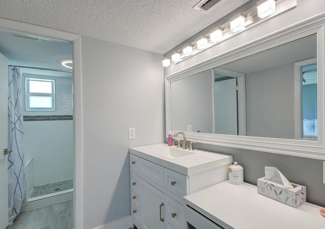 6698 10th Avenue N 109, Lake Worth, FL 33467