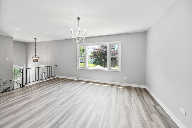 8920 Fairway Drive, Orland Park, IL 60462