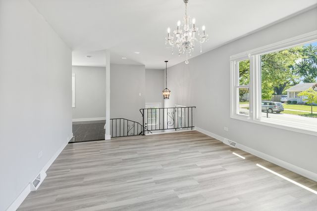 8920 Fairway Drive, Orland Park, IL 60462