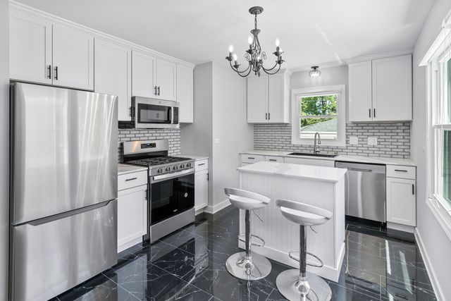 8920 Fairway Drive, Orland Park, IL 60462
