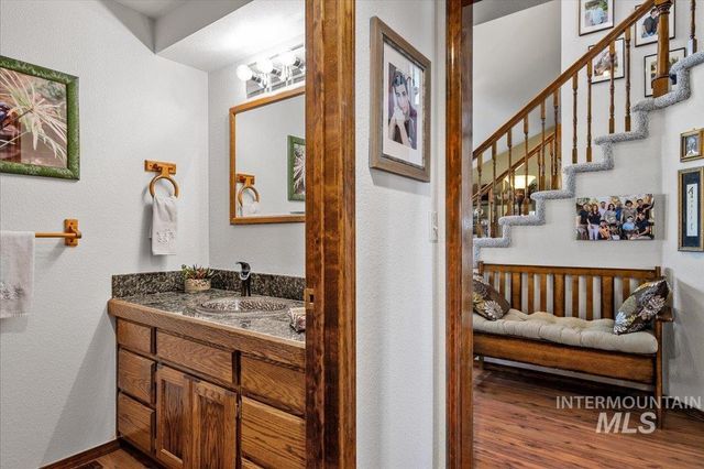 704 N Nicklaus Ln, Eagle, ID 83616