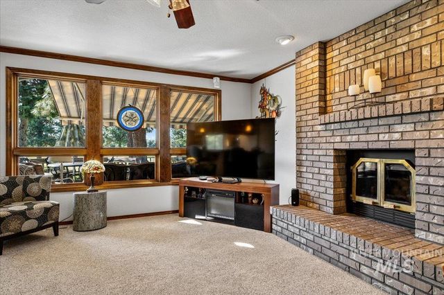 704 N Nicklaus Ln, Eagle, ID 83616