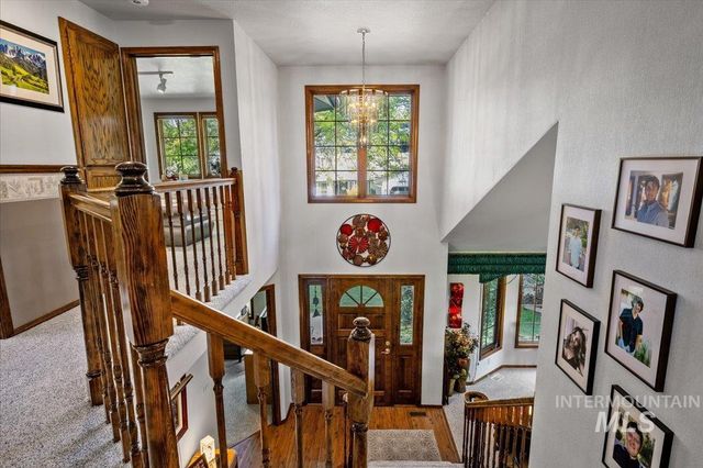 704 N Nicklaus Ln, Eagle, ID 83616