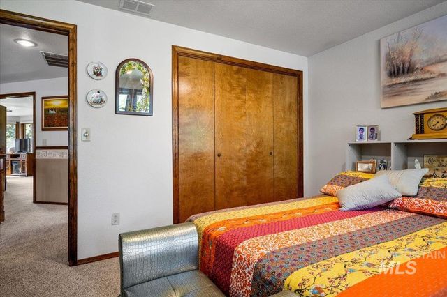 704 N Nicklaus Ln, Eagle, ID 83616