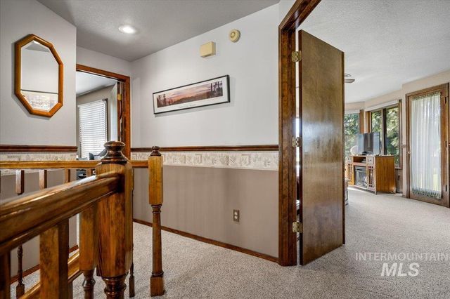 704 N Nicklaus Ln, Eagle, ID 83616