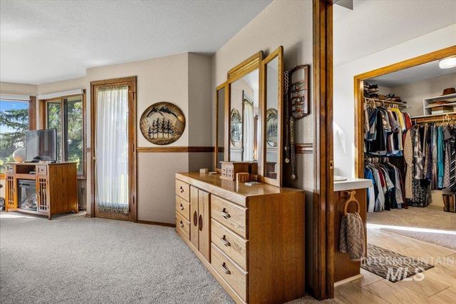 704 N Nicklaus Ln, Eagle, ID 83616