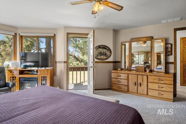 704 N Nicklaus Ln, Eagle, ID 83616