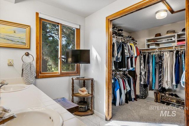 704 N Nicklaus Ln, Eagle, ID 83616