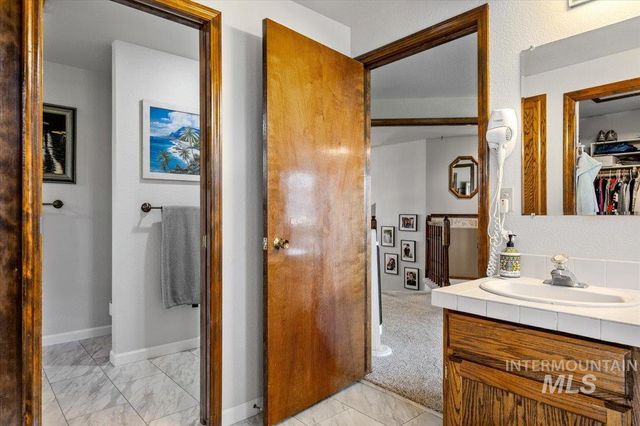 704 N Nicklaus Ln, Eagle, ID 83616