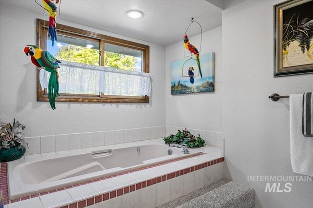 704 N Nicklaus Ln, Eagle, ID 83616