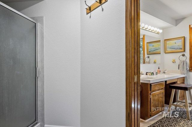 704 N Nicklaus Ln, Eagle, ID 83616