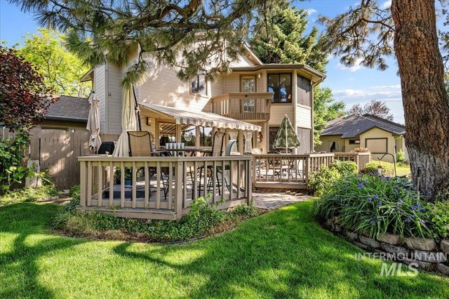 704 N Nicklaus Ln, Eagle, ID 83616