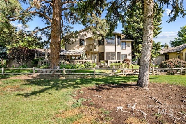 704 N Nicklaus Ln, Eagle, ID 83616