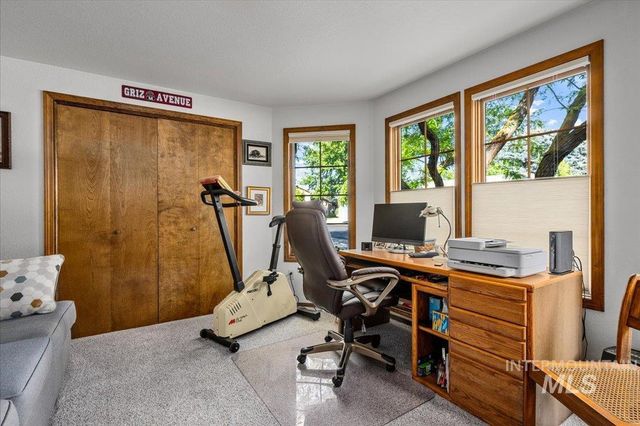 704 N Nicklaus Ln, Eagle, ID 83616