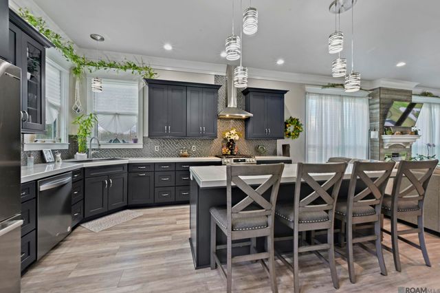 10082 Swanson Rd, Port Allen, LA 70767