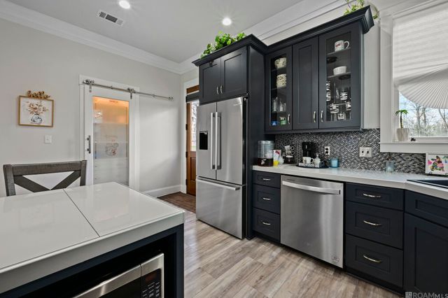 10082 Swanson Rd, Port Allen, LA 70767