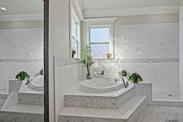 10082 Swanson Rd, Port Allen, LA 70767