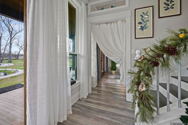 10082 Swanson Rd, Port Allen, LA 70767