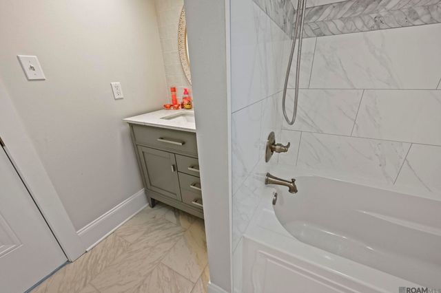 10082 Swanson Rd, Port Allen, LA 70767