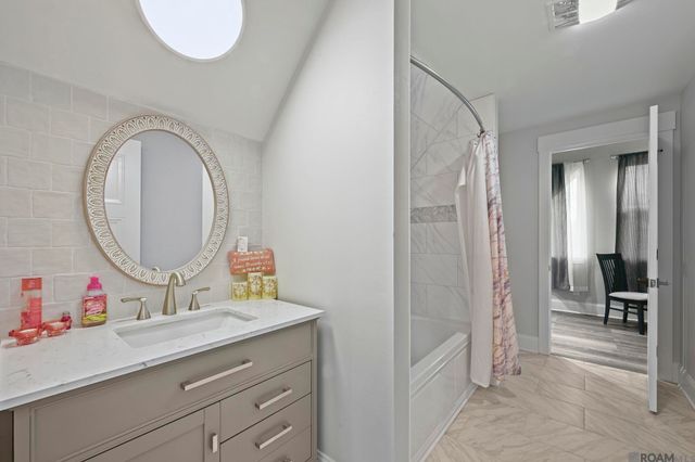 10082 Swanson Rd, Port Allen, LA 70767