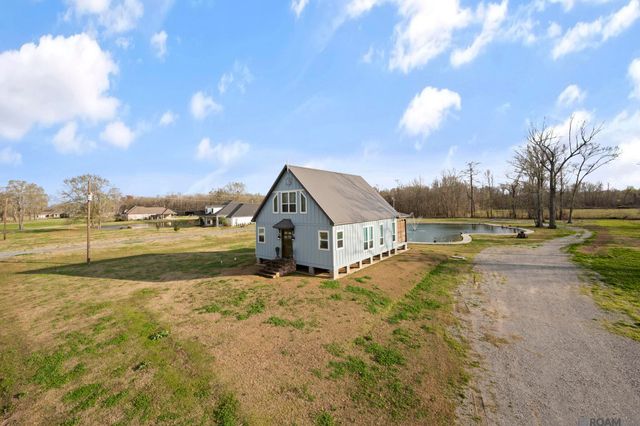 10082 Swanson Rd, Port Allen, LA 70767