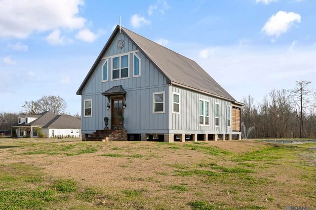 10082 Swanson Rd, Port Allen, LA 70767