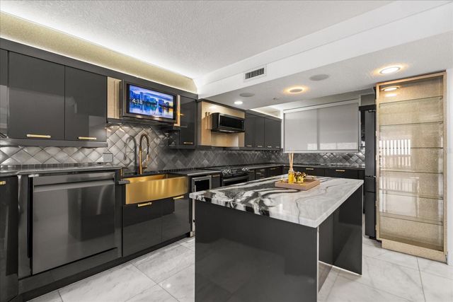 530 E CENTRAL BOULEVARD 1901, Orlando, FL 32801