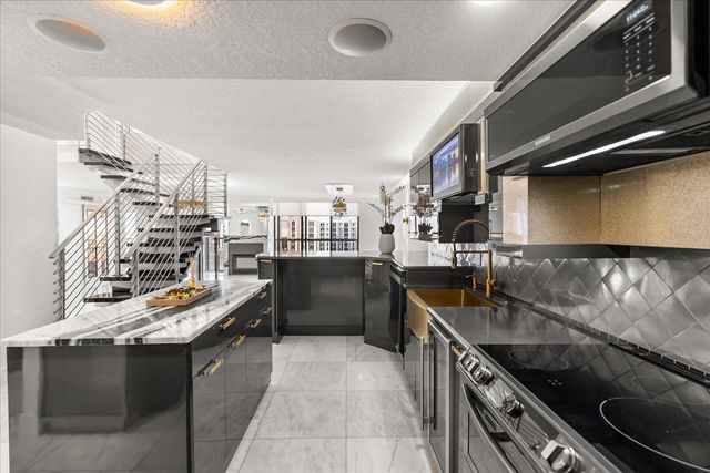 530 E CENTRAL BOULEVARD 1901, Orlando, FL 32801