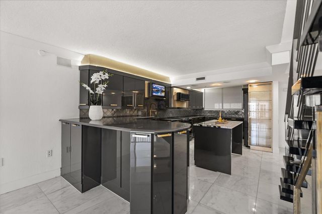 530 E CENTRAL BOULEVARD 1901, Orlando, FL 32801