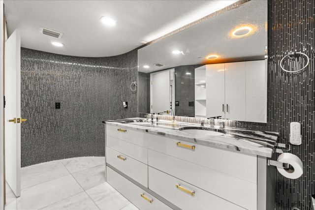 530 E CENTRAL BOULEVARD 1901, Orlando, FL 32801