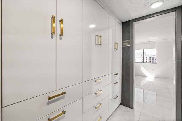 530 E CENTRAL BOULEVARD 1901, Orlando, FL 32801