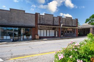 111 W Main Street, Huntsville, AR 72740