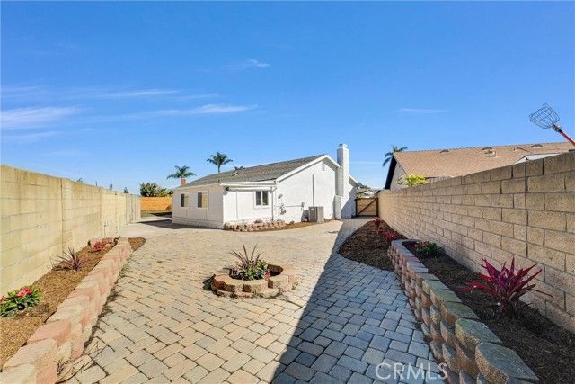 9132 Dickens, Westminster, CA 92683