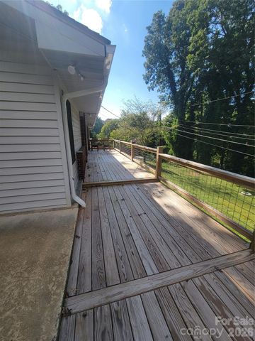67 Fairlane Drive, Waynesville, NC 28786