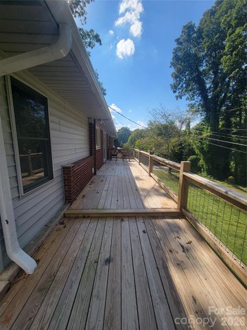 67 Fairlane Drive, Waynesville, NC 28786