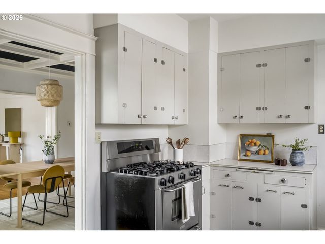 1235 Se REYNOLDS St, Portland, OR 97202