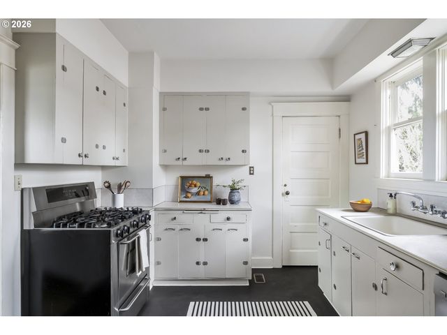 1235 Se REYNOLDS St, Portland, OR 97202