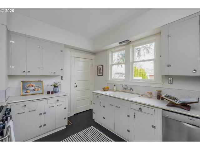 1235 Se REYNOLDS St, Portland, OR 97202