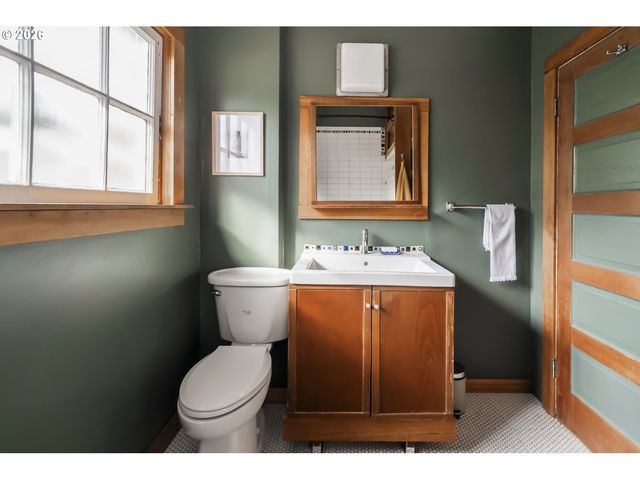 1235 Se REYNOLDS St, Portland, OR 97202