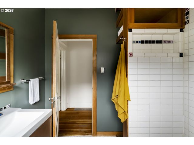 1235 Se REYNOLDS St, Portland, OR 97202