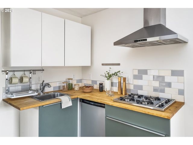 1235 Se REYNOLDS St, Portland, OR 97202