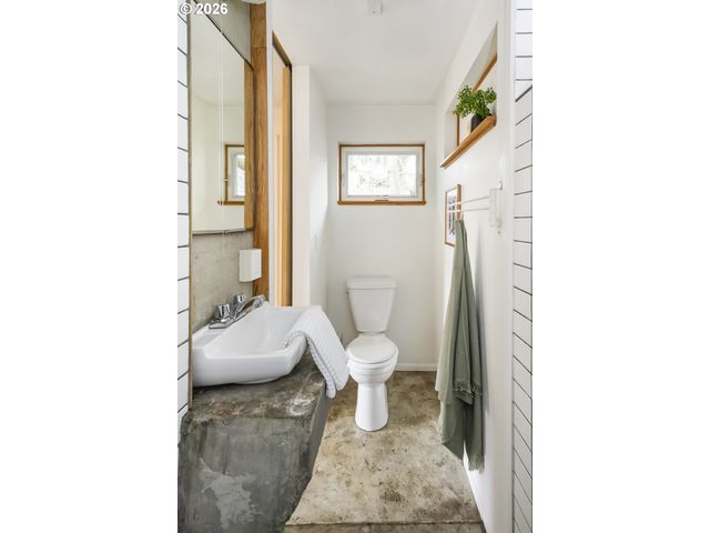 1235 Se REYNOLDS St, Portland, OR 97202