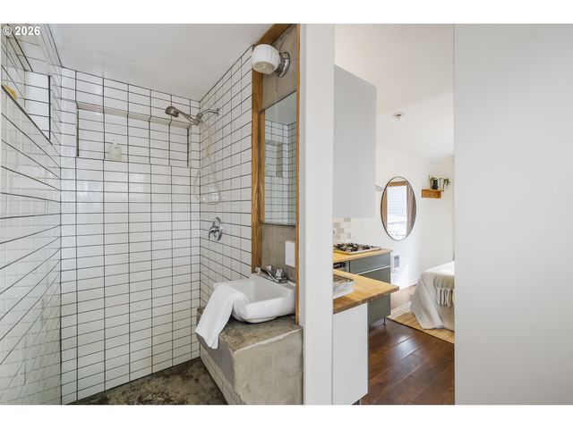 1235 Se REYNOLDS St, Portland, OR 97202