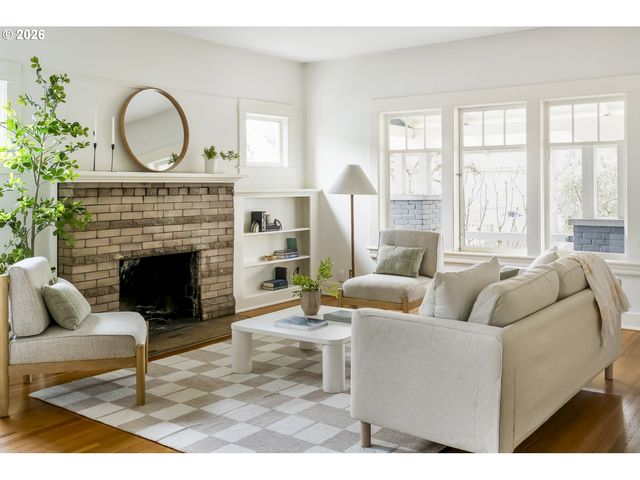 1235 Se REYNOLDS St, Portland, OR 97202