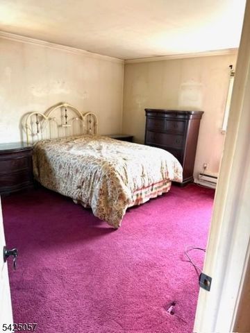 8 Loyola Ct, Hopatcong Boro, NJ 07843