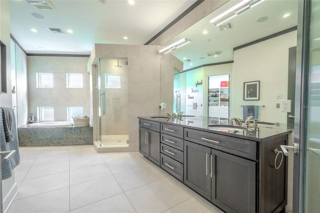 2711 W TRILBY AVENUE, Tampa, FL 33611